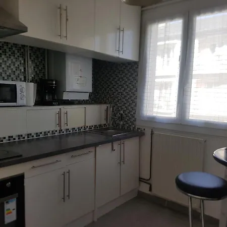 Entier - T4 Hypercentre Dans Rue Calme - Stationnement Gratuit 塔布