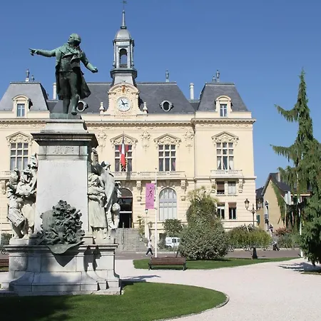 Entier - T4 Hypercentre Dans Rue Calme - Stationnement Gratuit *