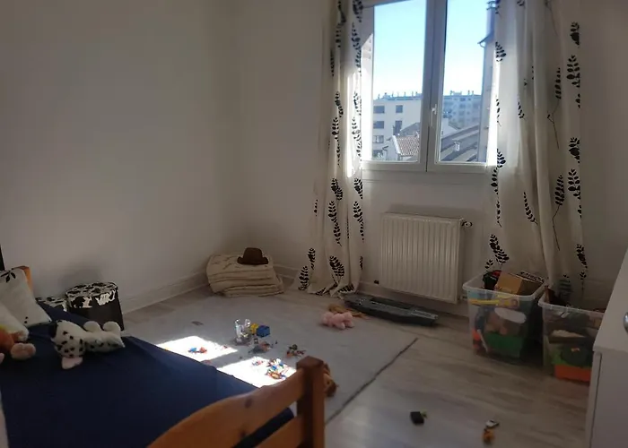 Entier - T4 Hypercentre Dans Rue Calme - Stationnement Gratuit Tarbes