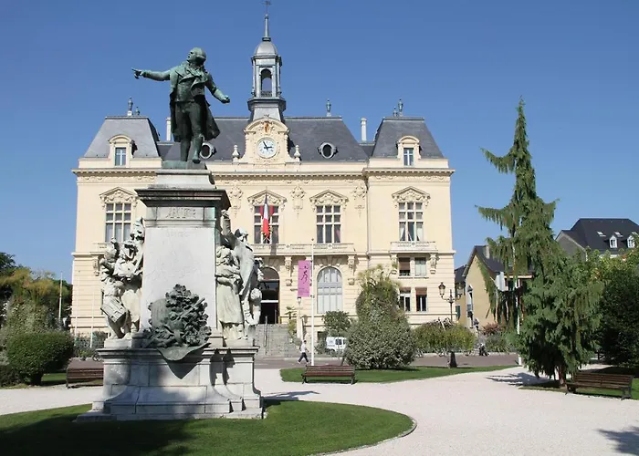 Entier - T4 Hypercentre Dans Rue Calme - Stationnement Gratuit *